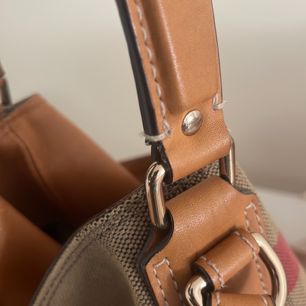 Burberry Ashby bucket tote bag - Picture 10 of 16